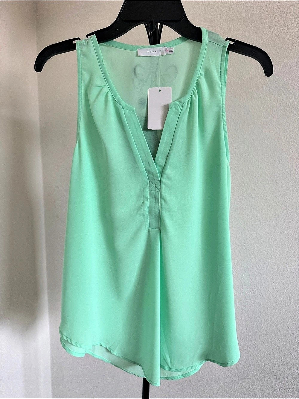 NWT! Lush Mint Green Sleeveless Blouse (Size Small)